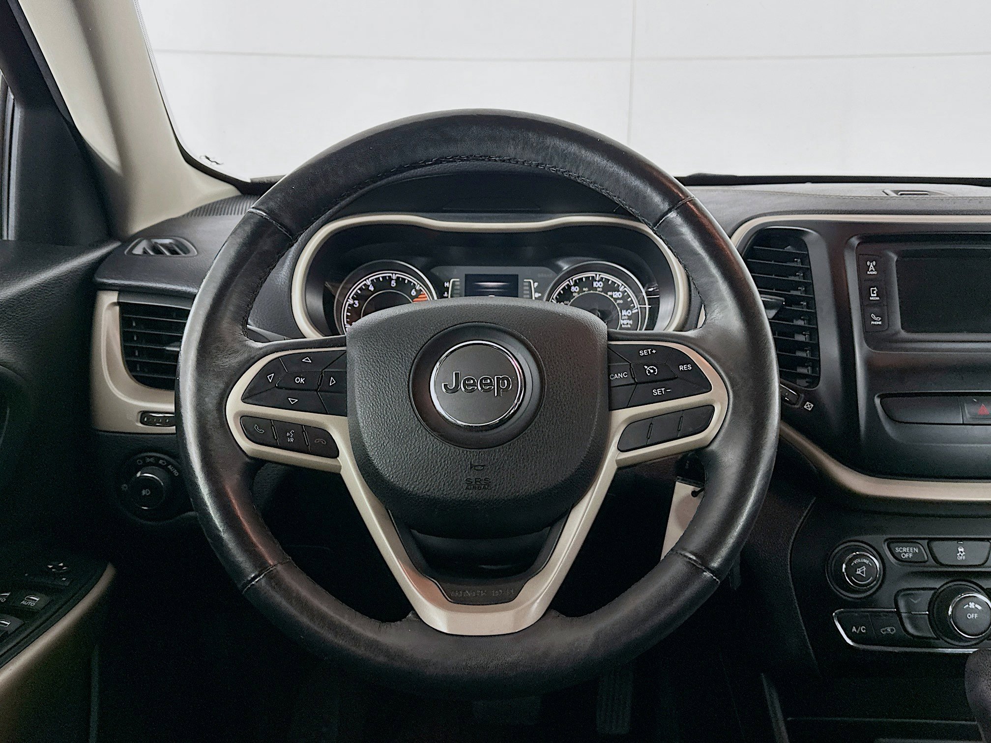 Used 2017 Jeep Cherokee Latitude w/ Cold Weather Group image 17