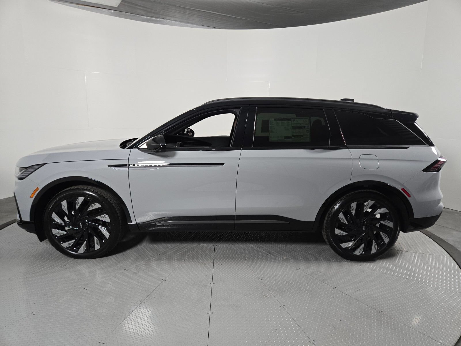 New 2026 Lincoln Nautilus Reserve w/ Jet Appearance Package AWD/4WD image 8