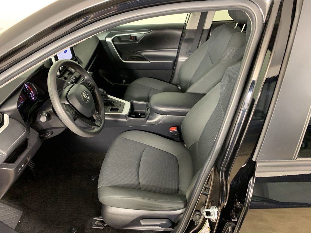 Used 2024 Toyota RAV4 LE image 29