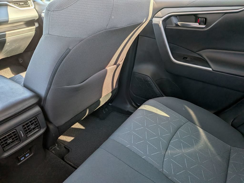 Used 2022 Toyota RAV4 XLE FWD image 36