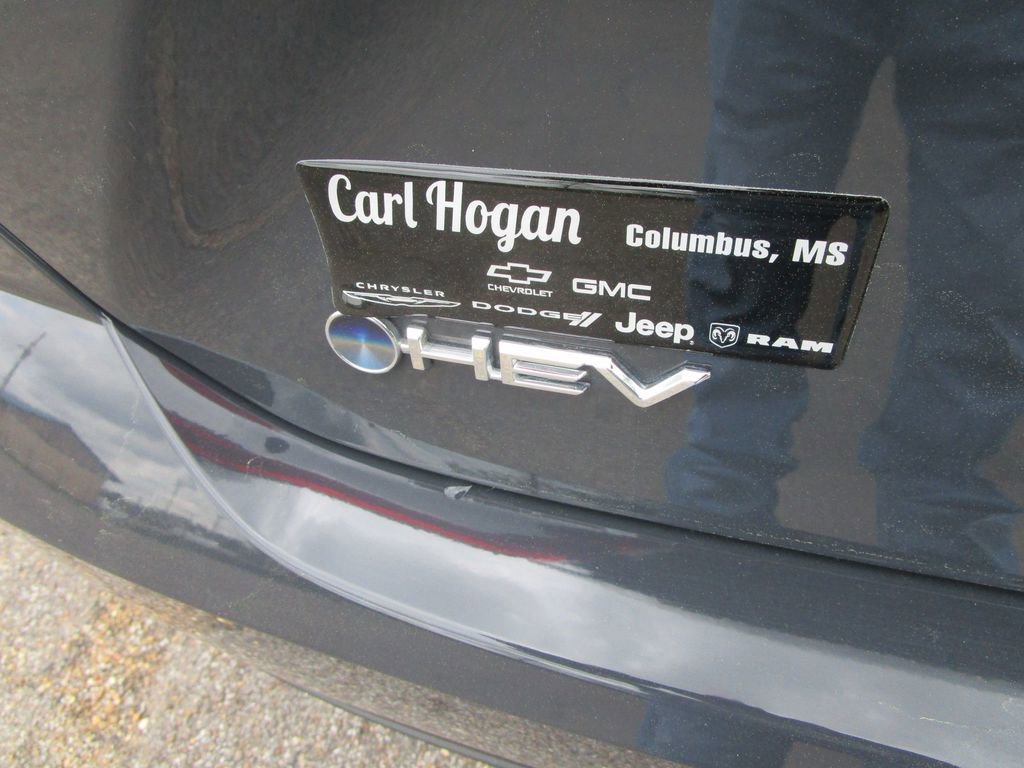 Used 2025 Toyota Camry LE image 9