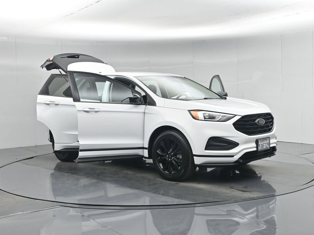 Used 2024 Ford Edge SE w/ Black Appearance Package image 35