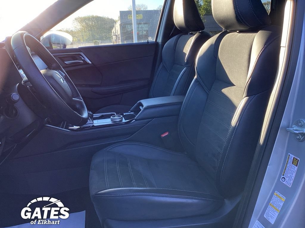 Used 2025 Mitsubishi Outlander SE AWD/4WD image 13