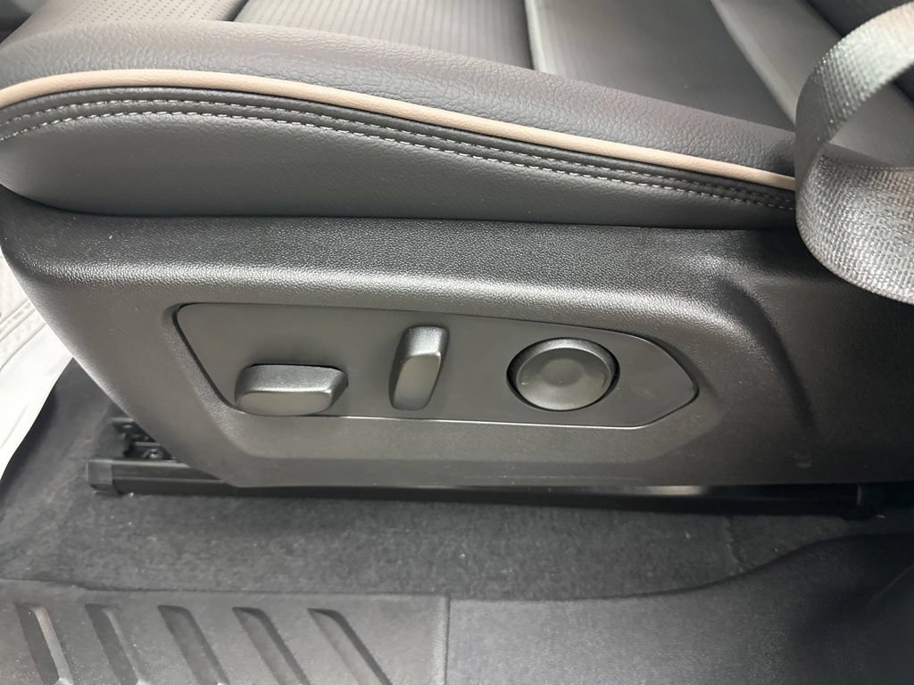 New 2026 GMC Canyon Denali AWD/4WD image 38