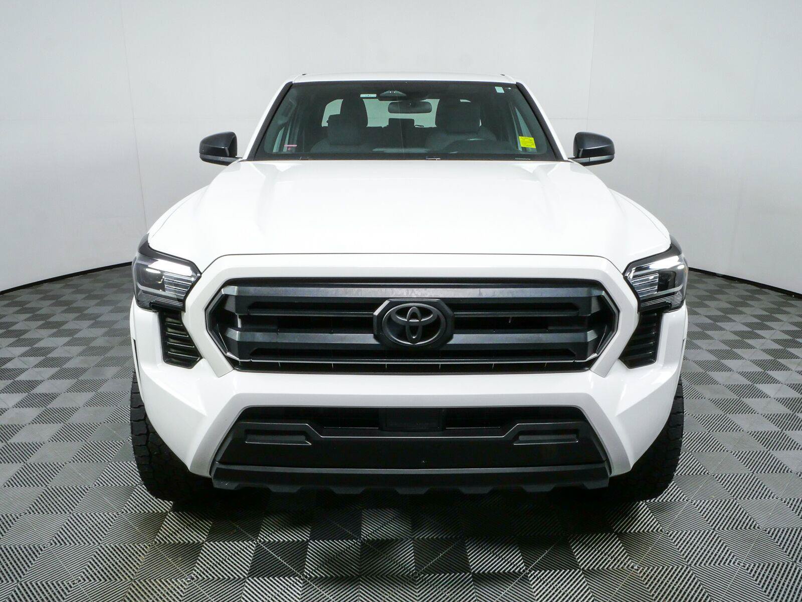 Used 2025 Toyota Tacoma SR AWD/4WD image 24