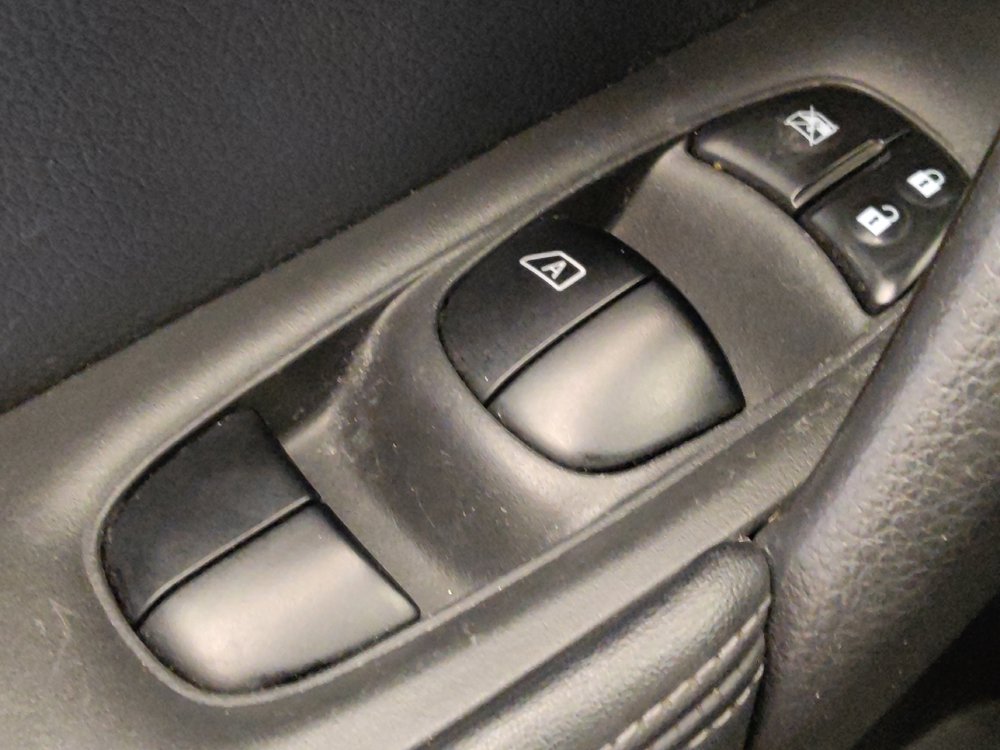 Used 2018 Nissan Rogue S AWD/4WD image 27