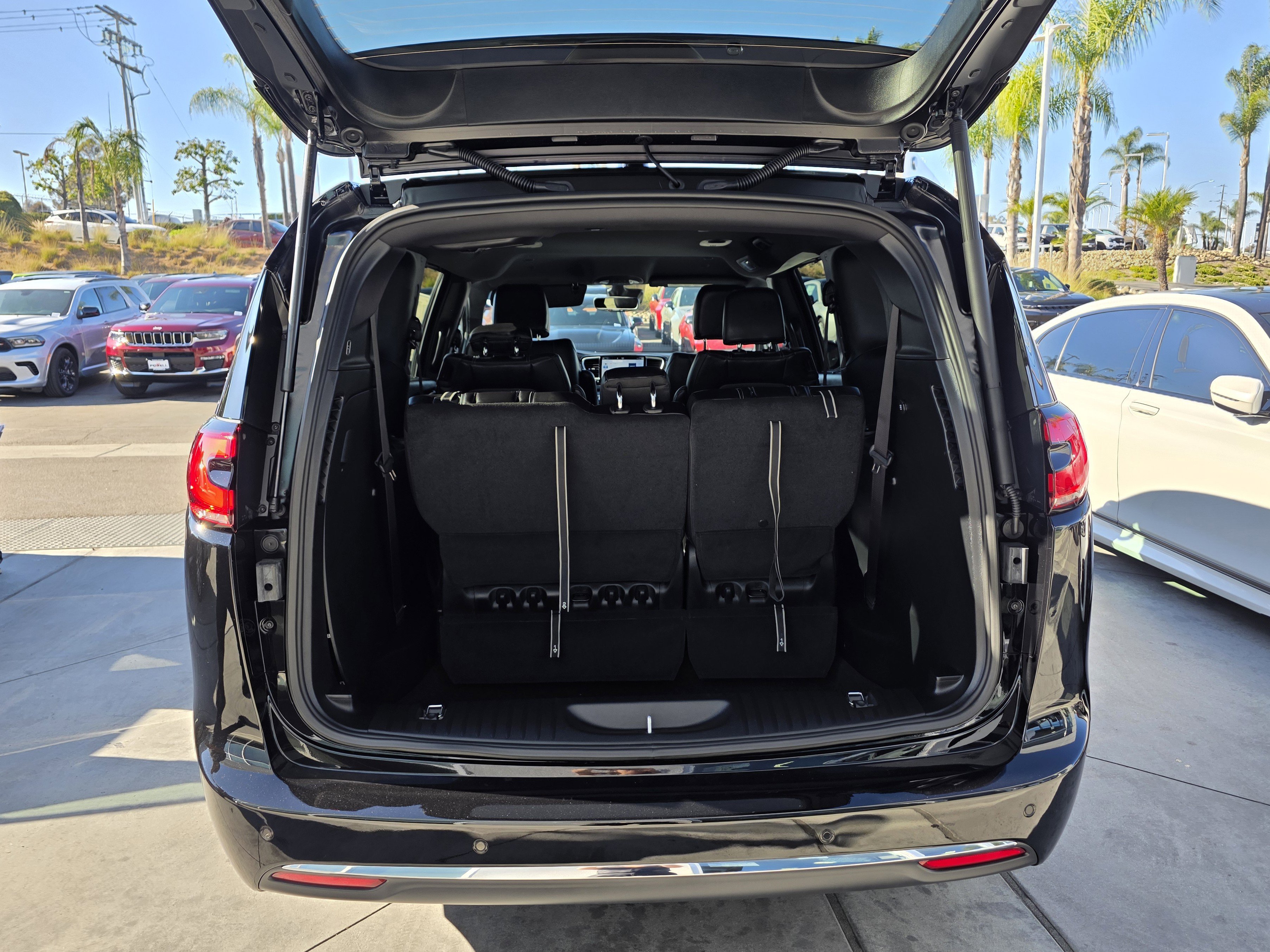New 2026 Chrysler Pacifica Select FWD image 14