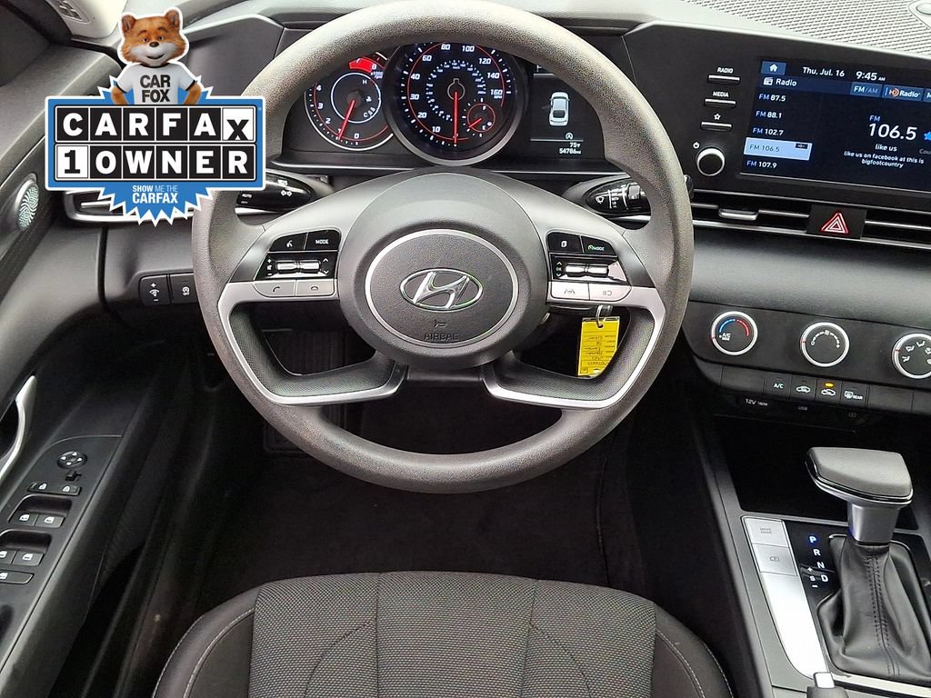 Used 2021 Hyundai Elantra SE FWD image 2
