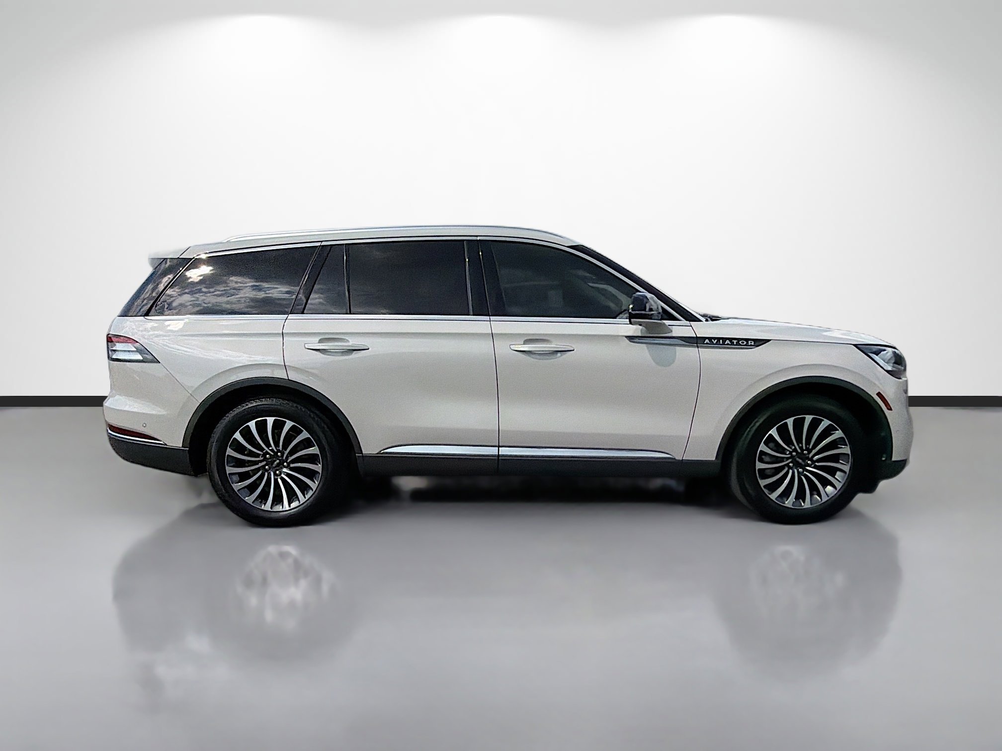 Used 2024 Lincoln Aviator Reserve w/ Equipment Group 201A RWD image 6