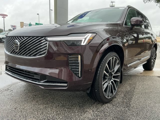 Certified 2025 Volvo XC90 B5 Plus AWD/4WD image 3