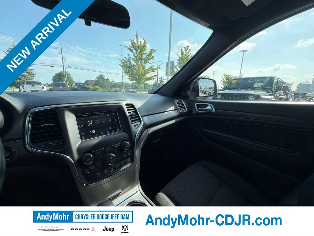 Used 2021 Jeep Grand Cherokee Laredo AWD/4WD image 9