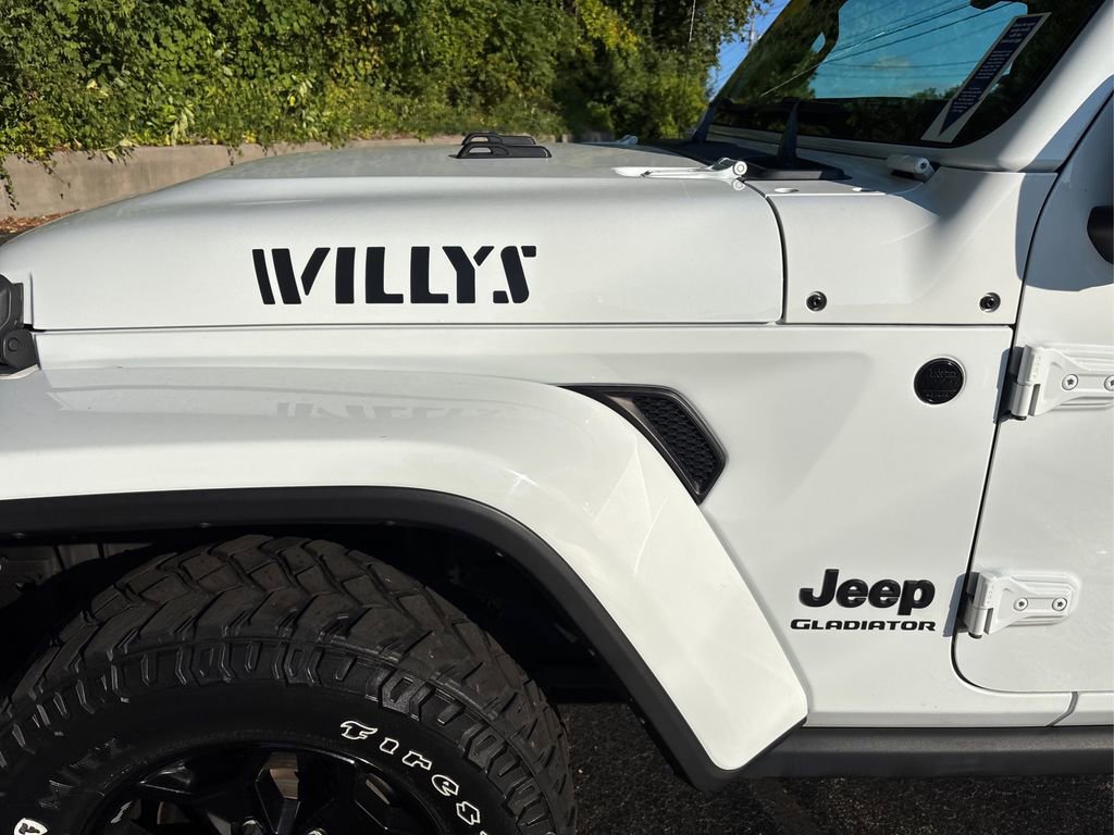 Certified 2021 Jeep Gladiator Willys image 15