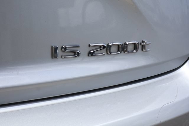 Used 2016 Lexus IS 200t RWD image 8