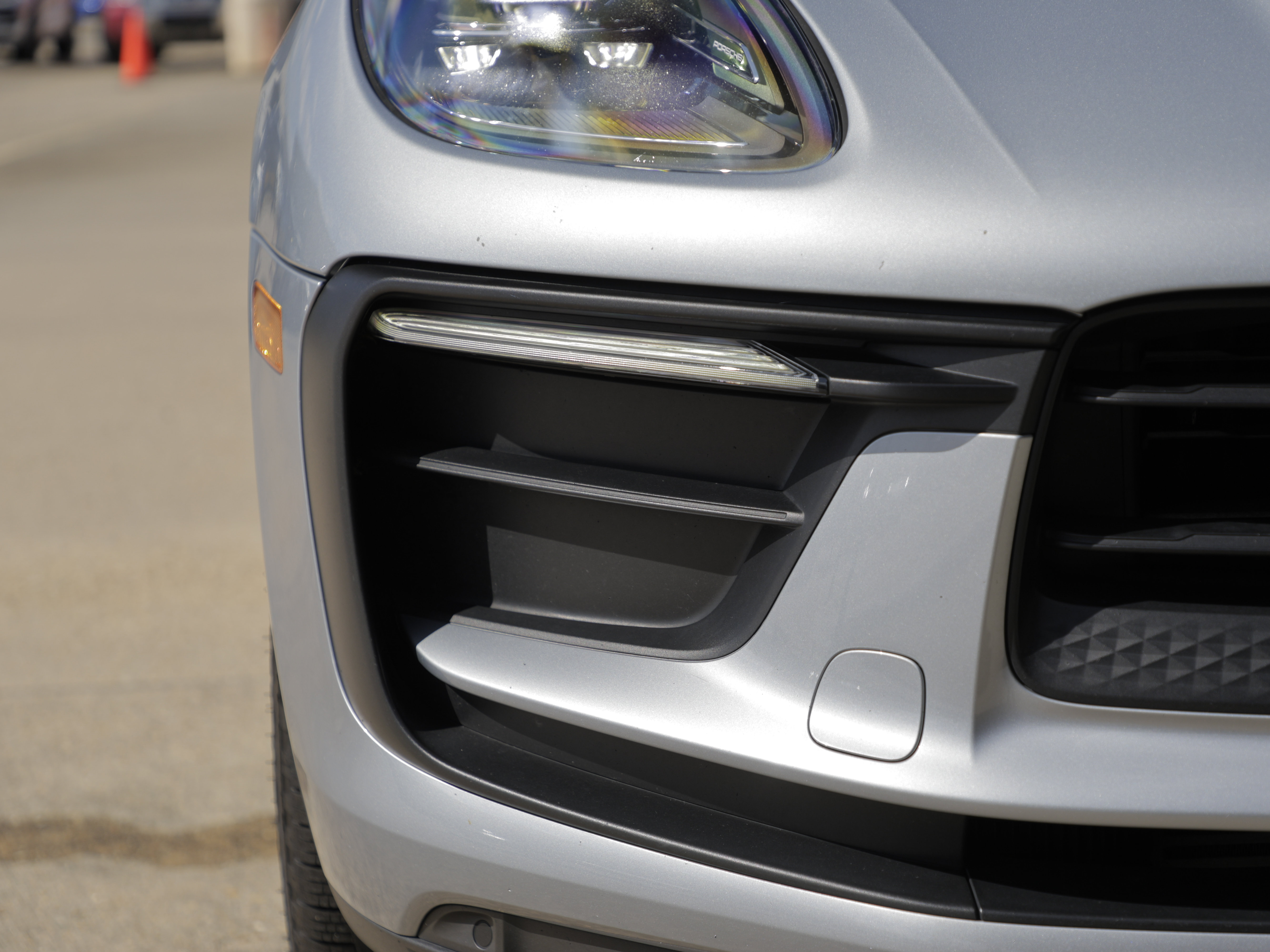 Certified 2023 Porsche Macan Turbo AWD/4WD image 34