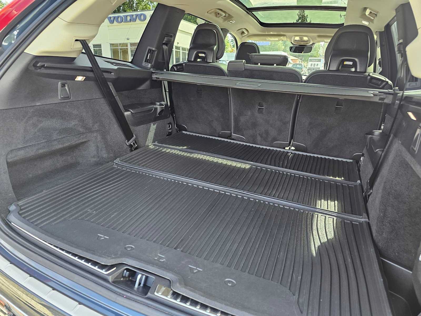 Certified 2024 Volvo XC90 B6 Plus w/ Protection Package Premier AWD/4WD image 16