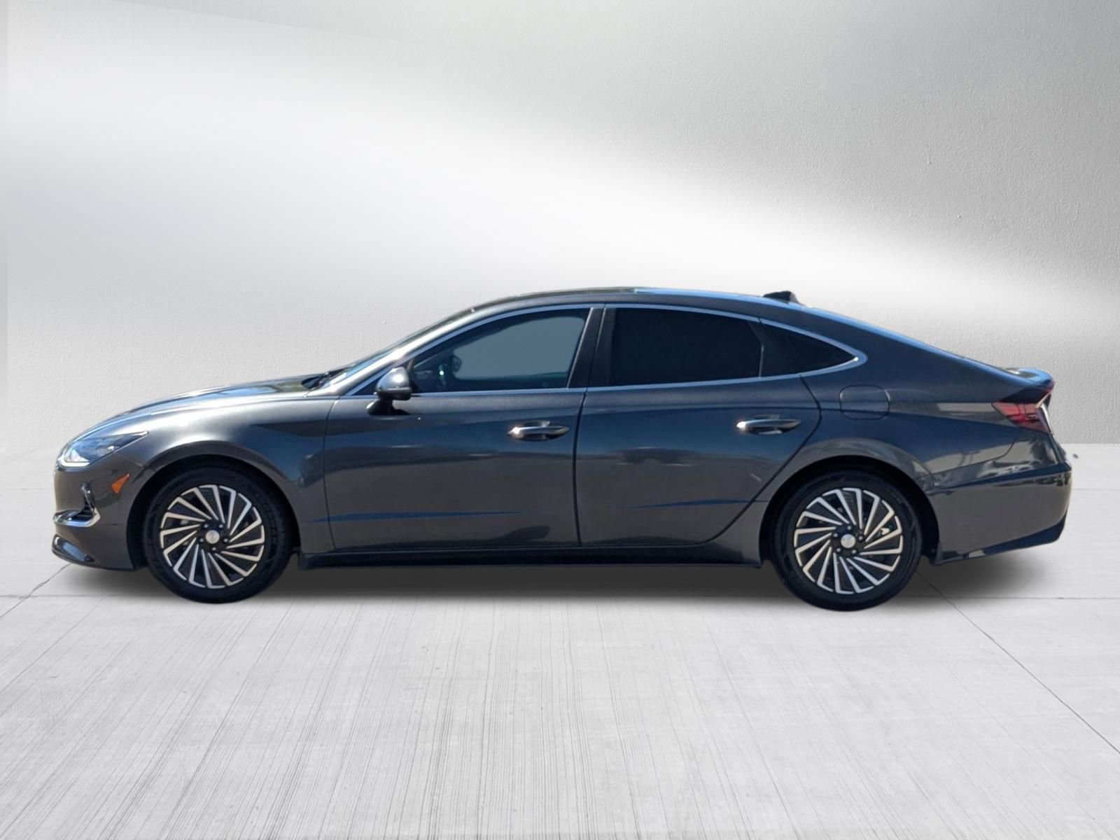 Used 2020 Hyundai Sonata Limited w/ Winter Weather Package FWD image 2