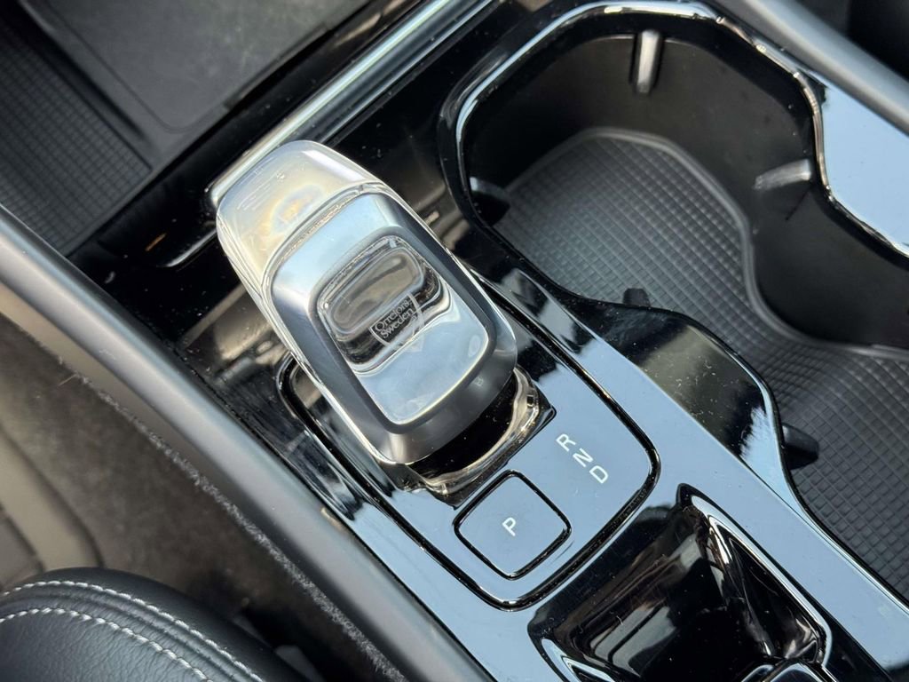 Certified 2023 Volvo XC40 B5 Plus w/ Climate Package image 27