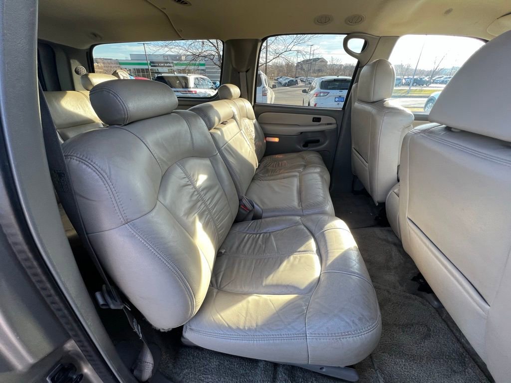 Used 2002 Chevrolet Suburban LT image 26