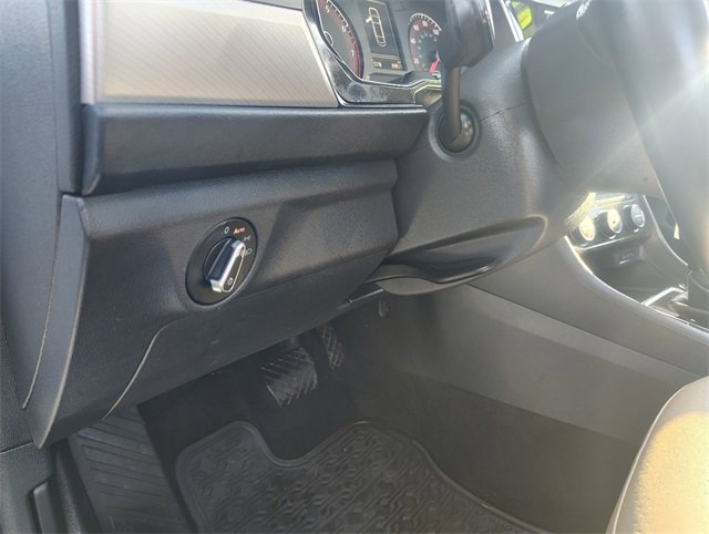 Used 2021 Volkswagen Jetta SE w/ SE Cold Weather Package image 15