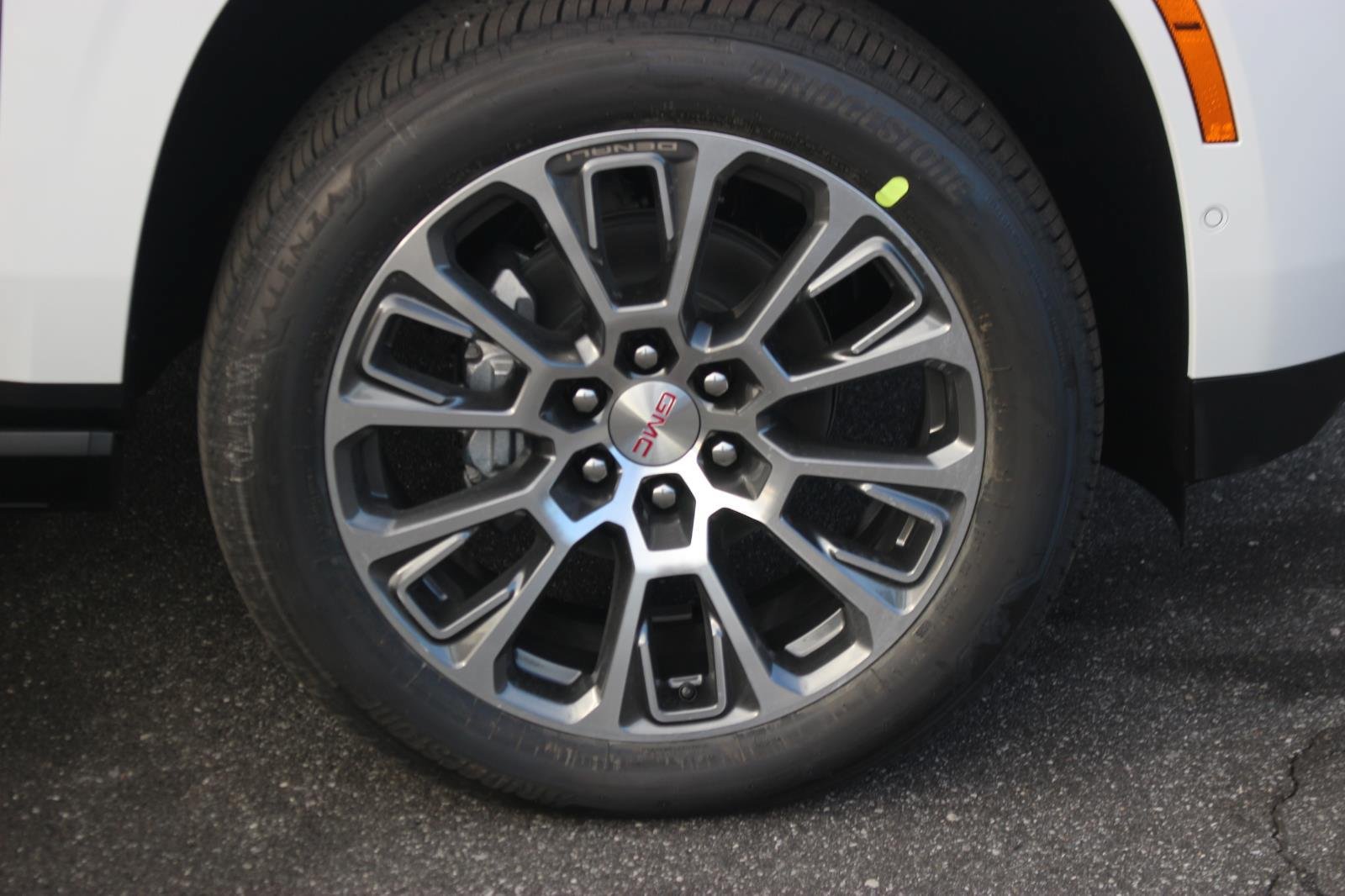 New 2026 GMC Yukon XL Denali w/ Sun & Power Step Package AWD/4WD image 9