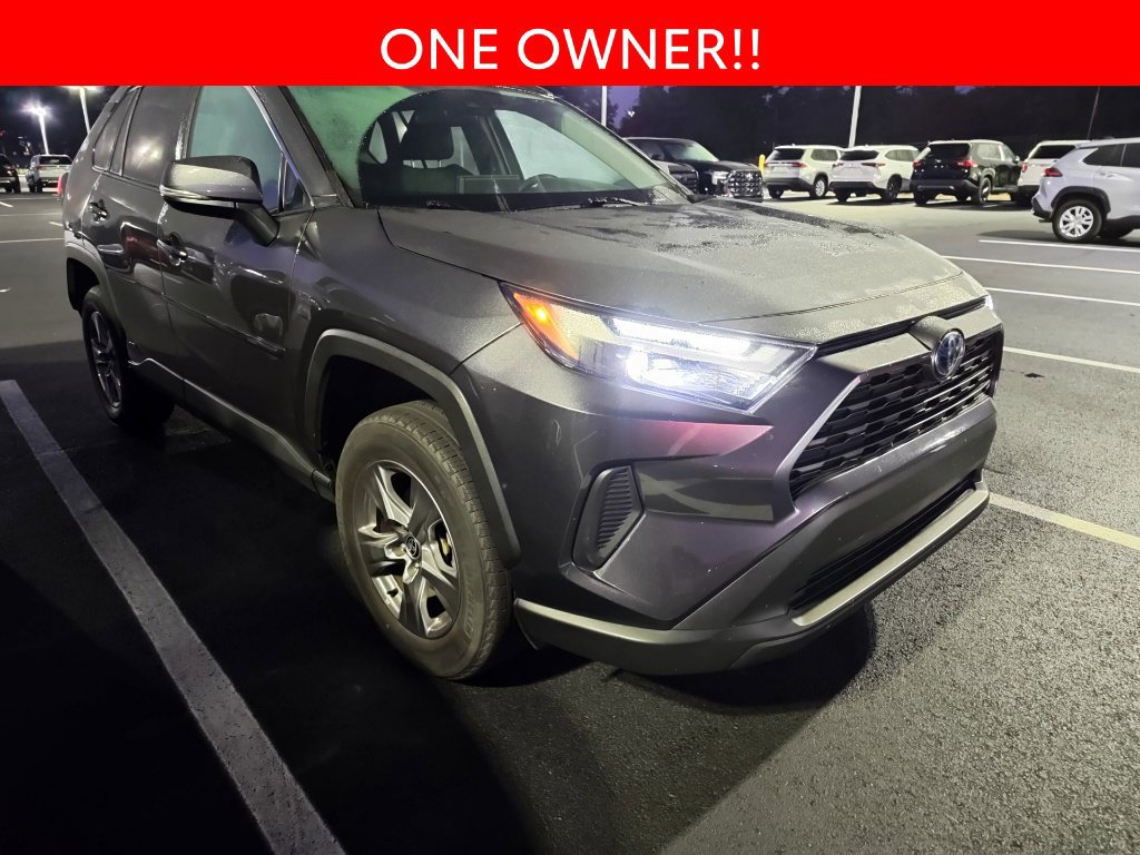 Used 2022 Toyota RAV4 XLE AWD/4WD image 3