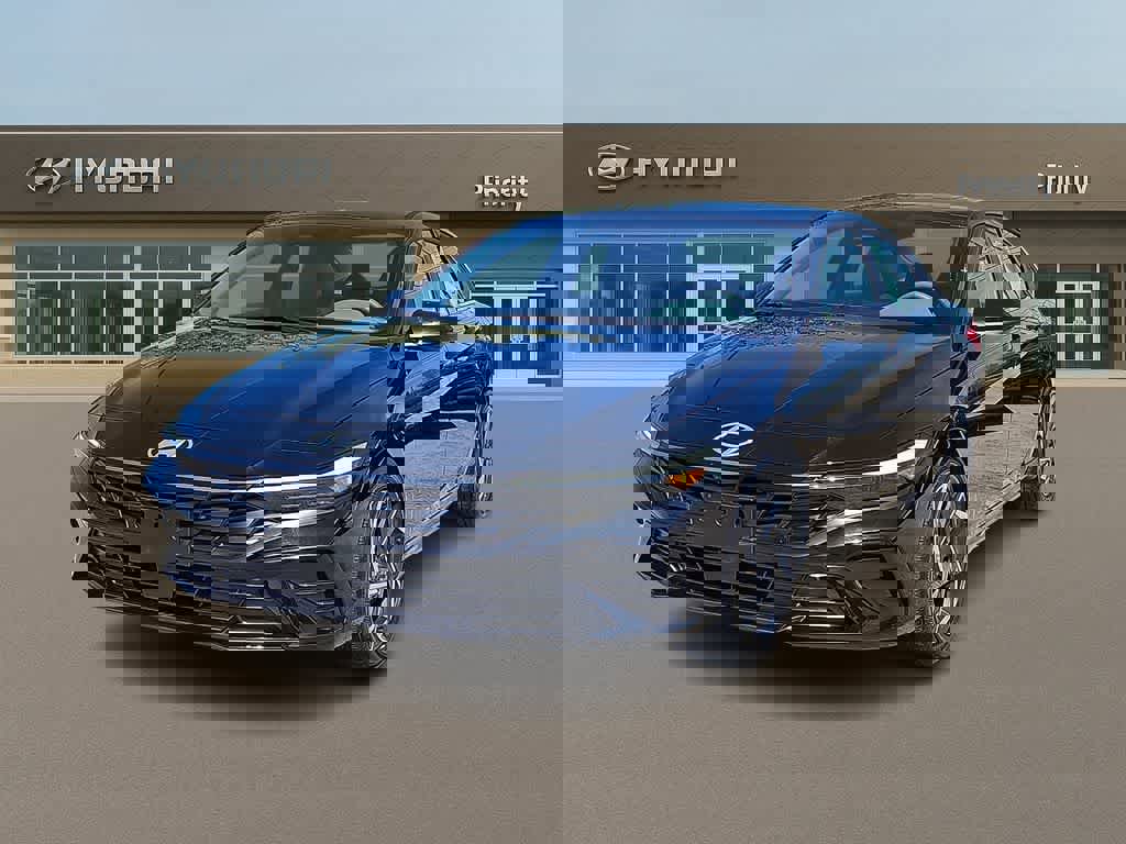 Used 2025 Hyundai Elantra SEL image 1