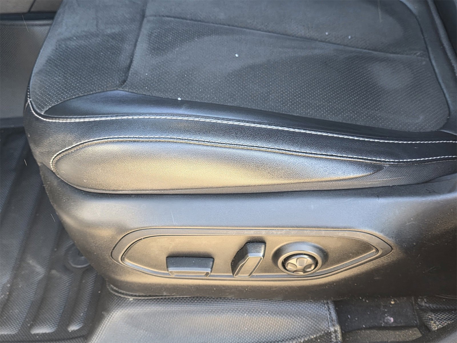 Used 2024 Jeep Grand Cherokee Altitude image 24