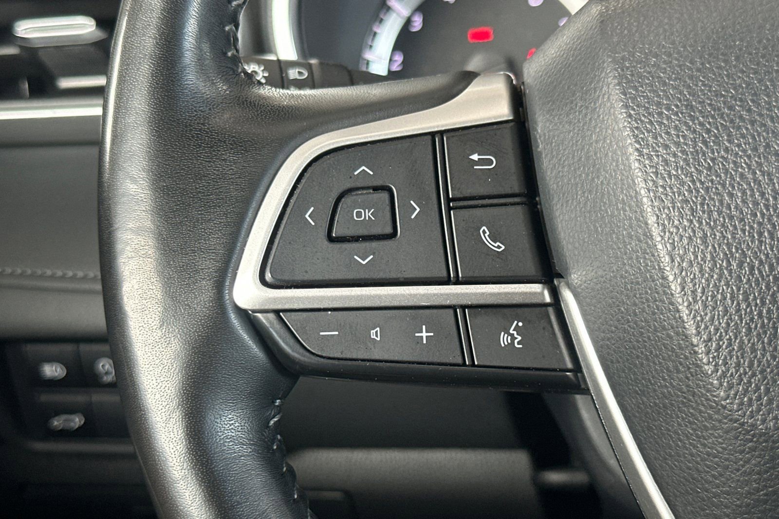 Used 2023 Toyota Highlander XLE image 28