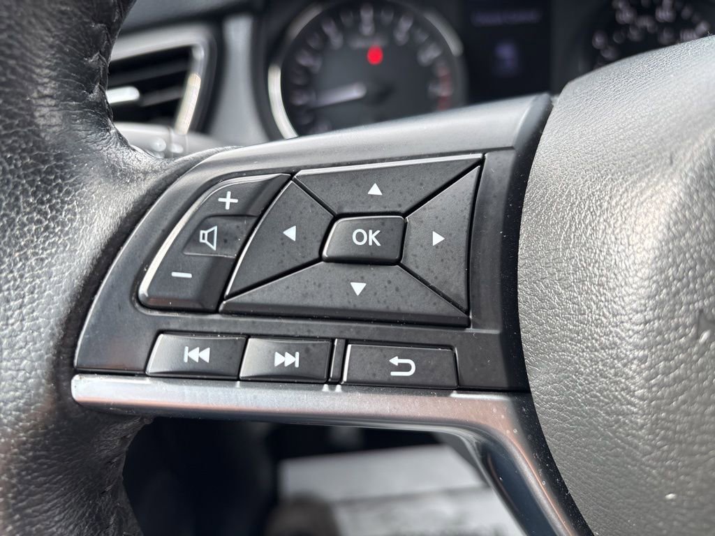 Used 2019 Nissan Rogue SV image 19