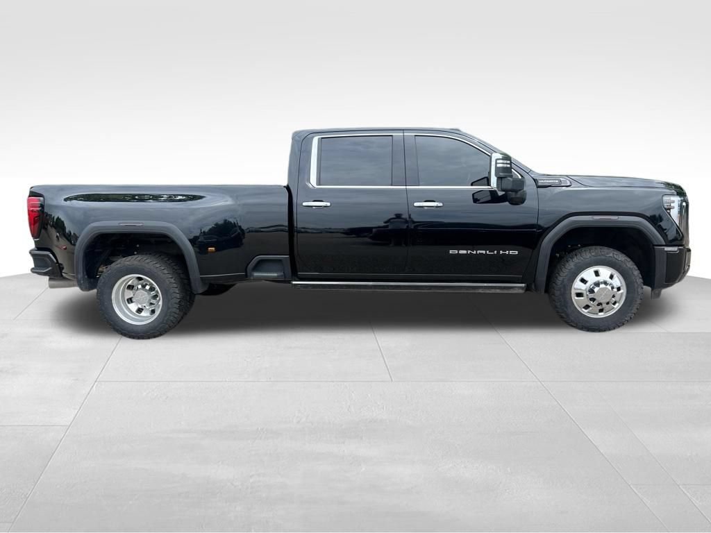 Used 2024 GMC Sierra 3500 Denali Ultimate AWD/4WD image 2