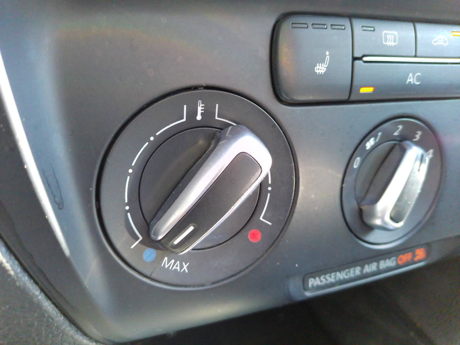 Used 2012 Volkswagen Jetta SEL FWD image 12
