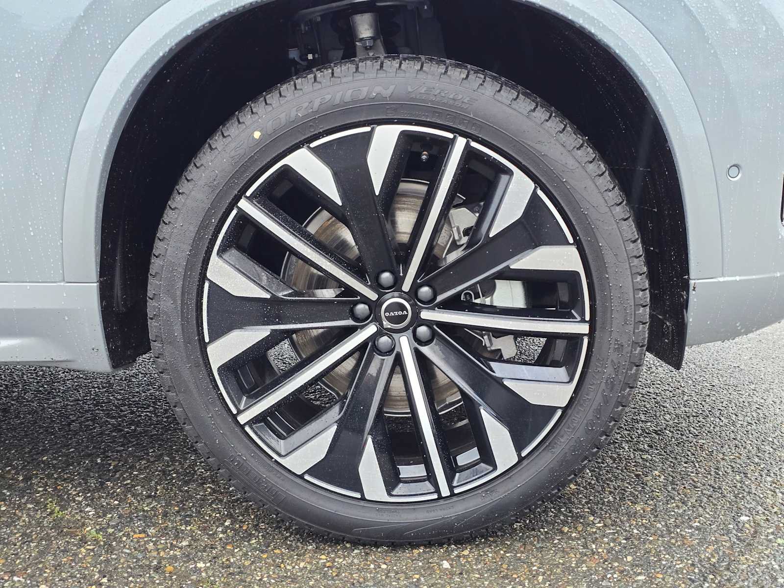 New 2026 Volvo XC90 B6 Plus w/ Protection Package Premier AWD/4WD image 9