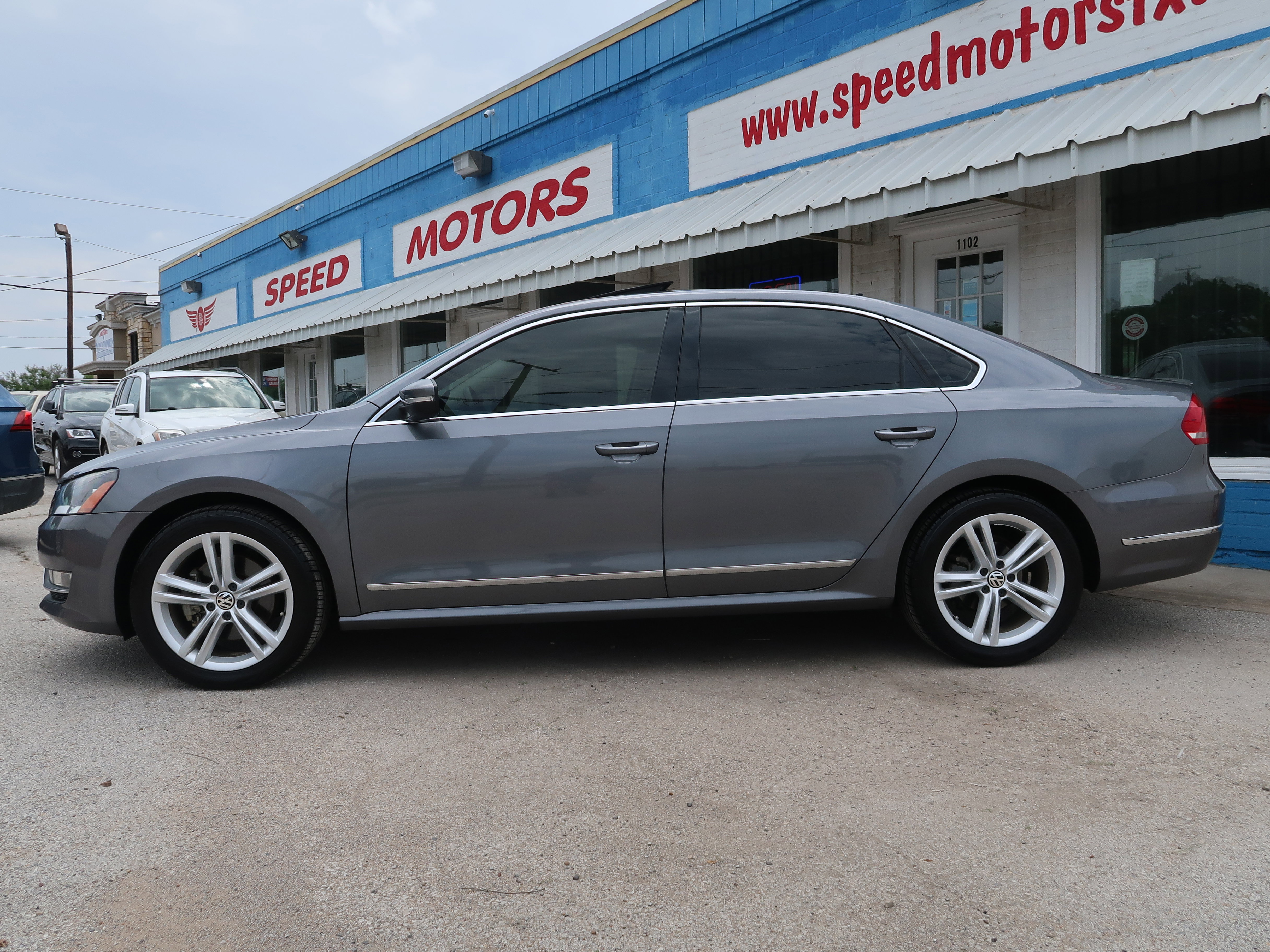 Used 2014 Volkswagen Passat TDI SEL Premium FWD image 3