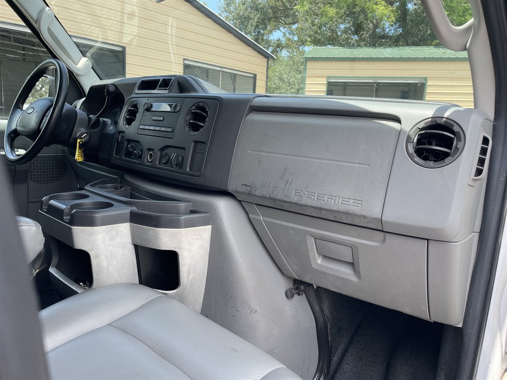 Used 2009 Ford E-250 and Econoline 250 Extended RWD image 17