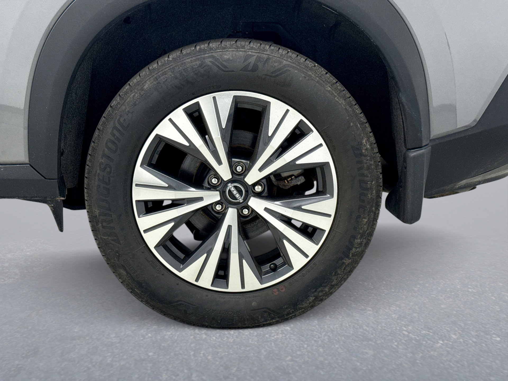 Used 2023 Nissan Rogue SV image 11