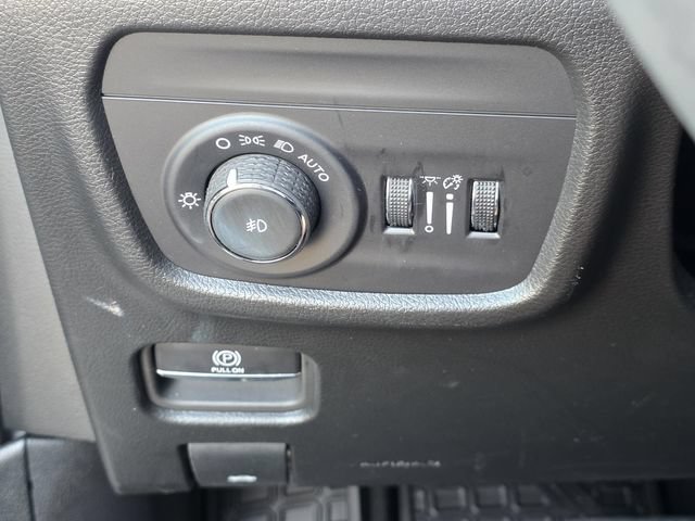 Used 2024 Jeep Grand Cherokee Limited w/ Luxury Tech Group II RWD image 31