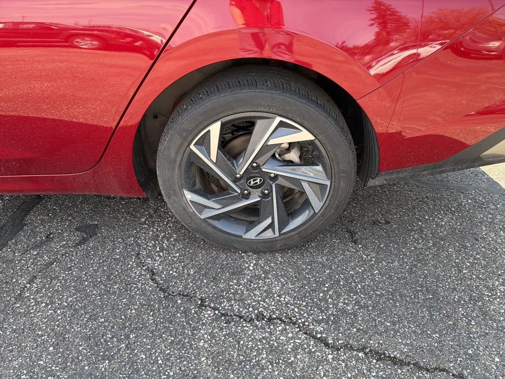 Certified 2025 Hyundai Elantra Sport image 12