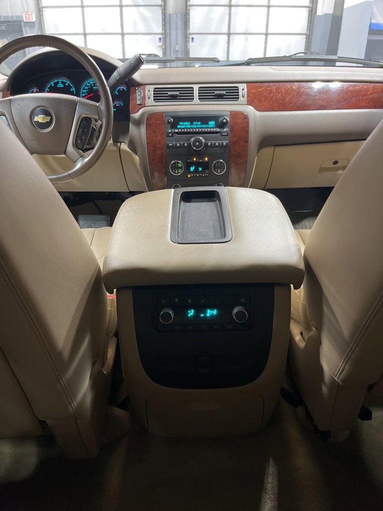 Used 2012 Chevrolet Suburban LT w/ Luxury Package AWD/4WD image 32