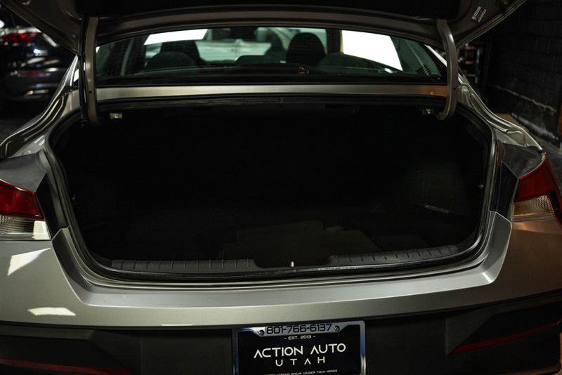 Used 2025 Hyundai Elantra SE FWD image 7