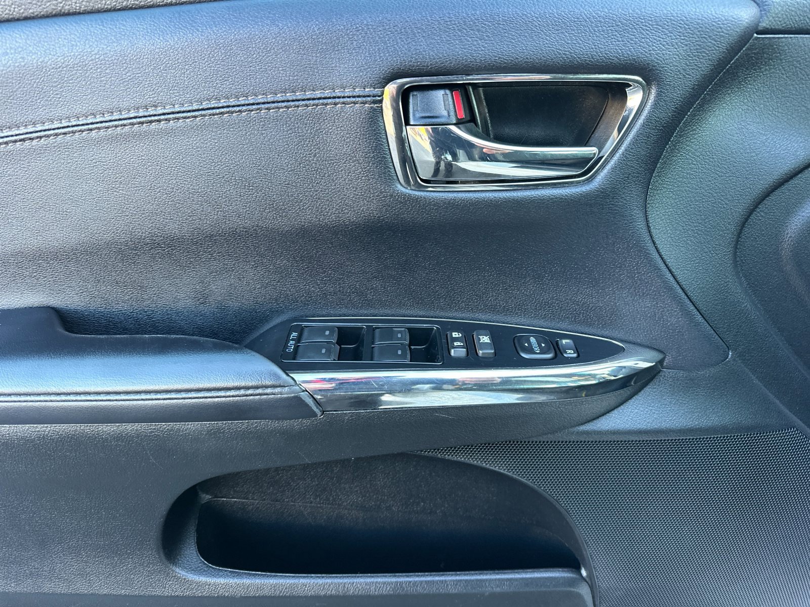 Used 2018 Toyota Avalon XLE Plus image 11