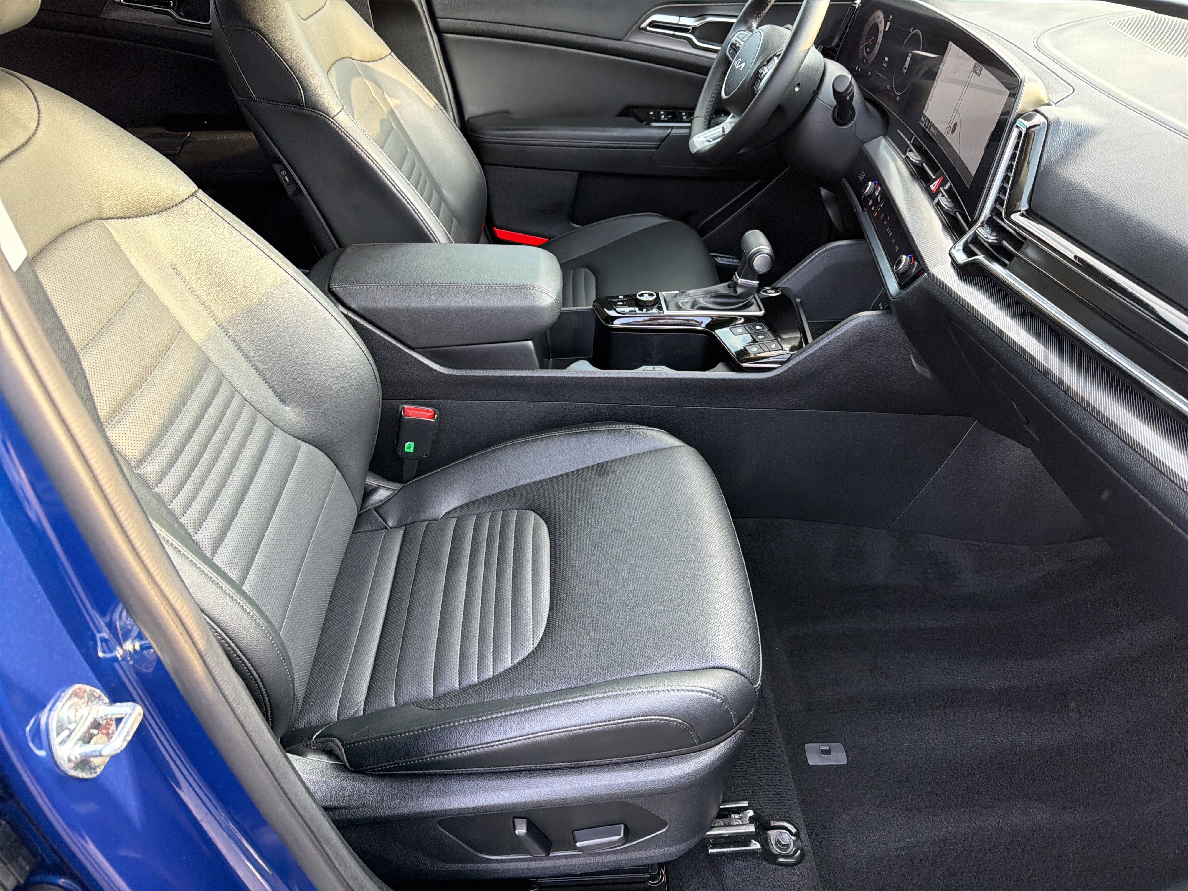 Used 2024 Kia Sportage SX image 11