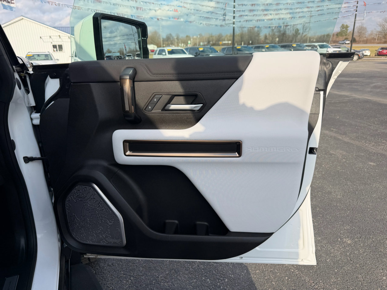 Used 2025 GMC Hummer EV 2X w/ LPO, Cargo Utility Package image 23