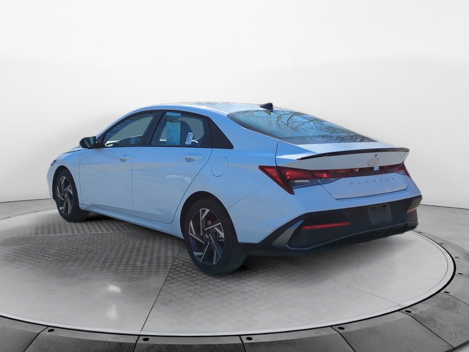 Certified 2025 Hyundai Elantra Sport image 5