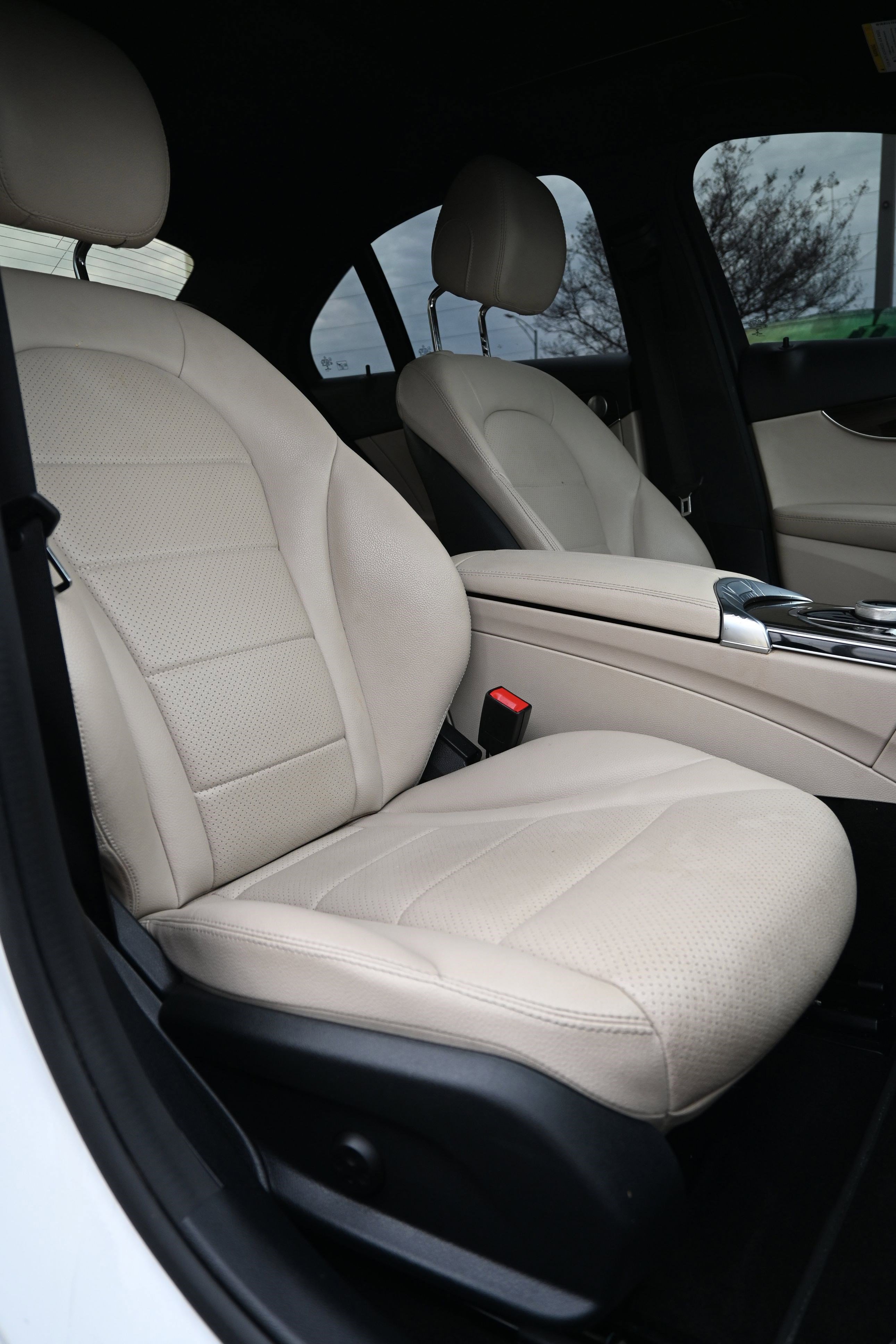 Used 2018 Mercedes-Benz C 300 4MATIC Sedan image 33