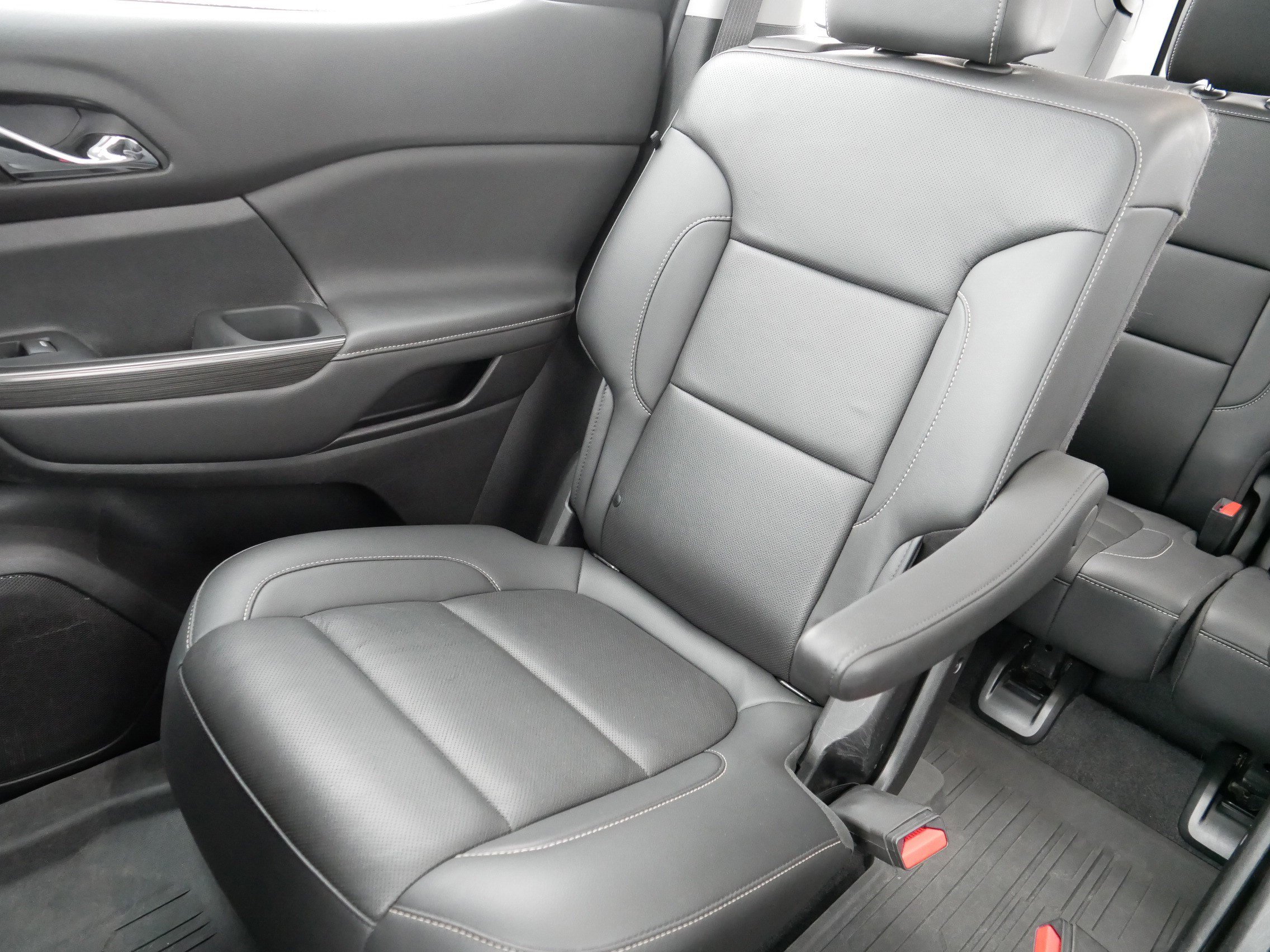 Used 2023 GMC Acadia SLT w/ Technology Package image 12