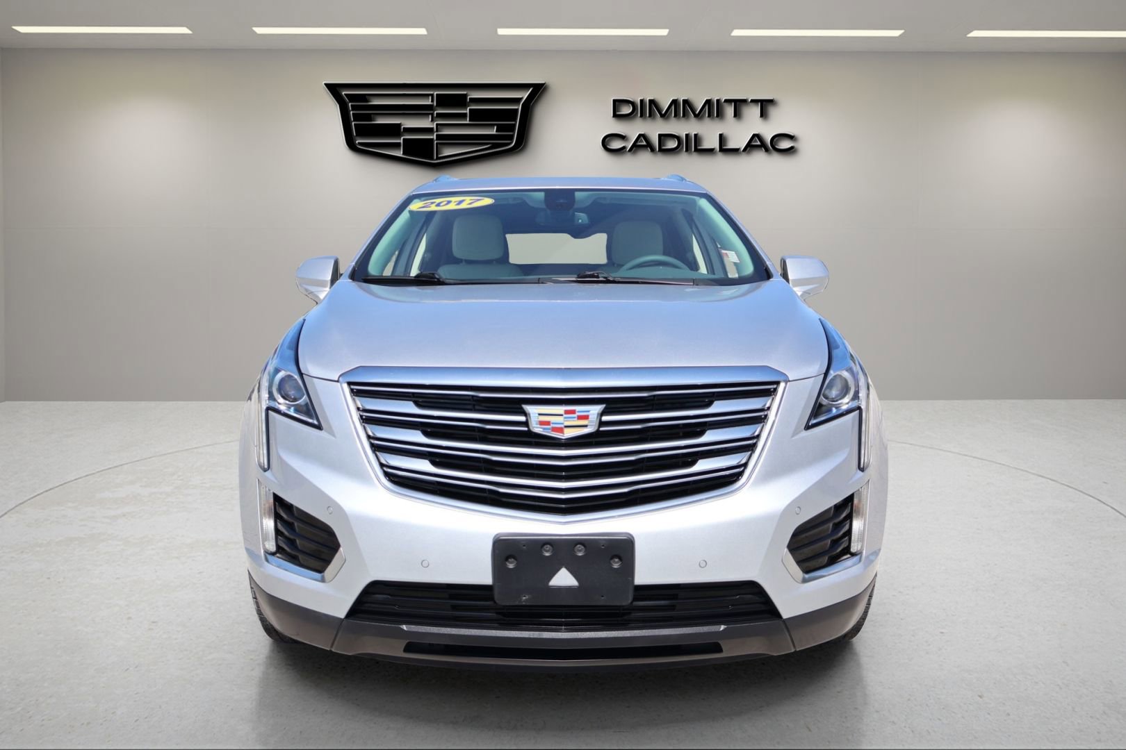 Used 2017 Cadillac XT5 Luxury w/ Driver Awareness Package FWD image 8