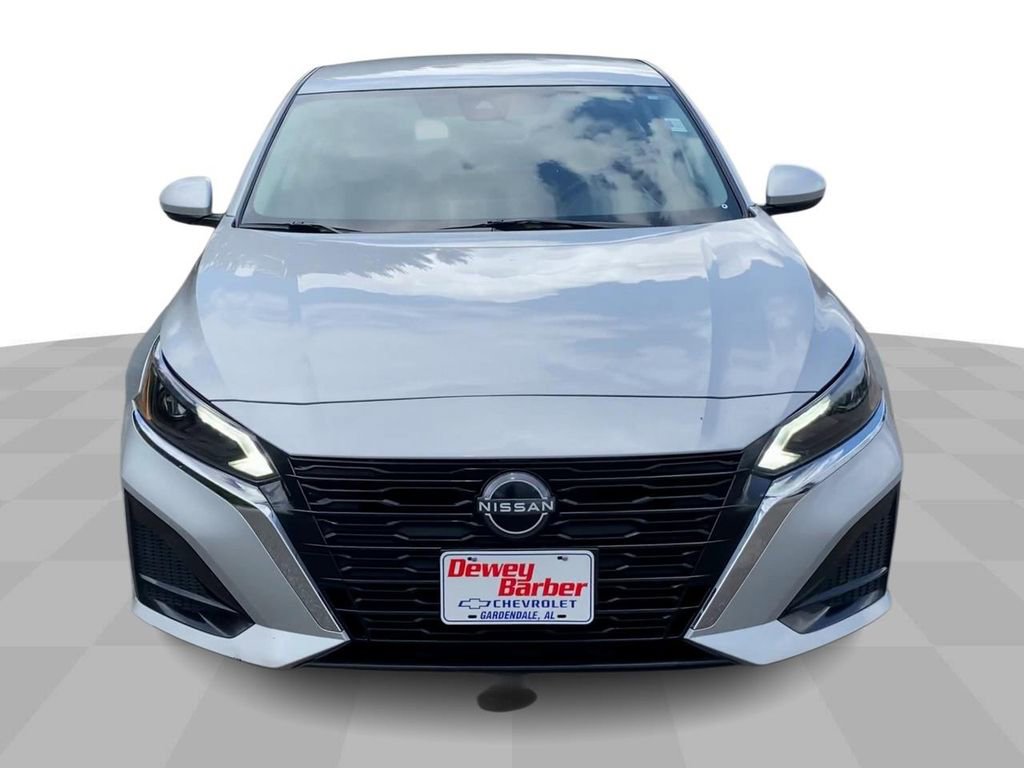 Used 2023 Nissan Altima 2.5 SV image 3