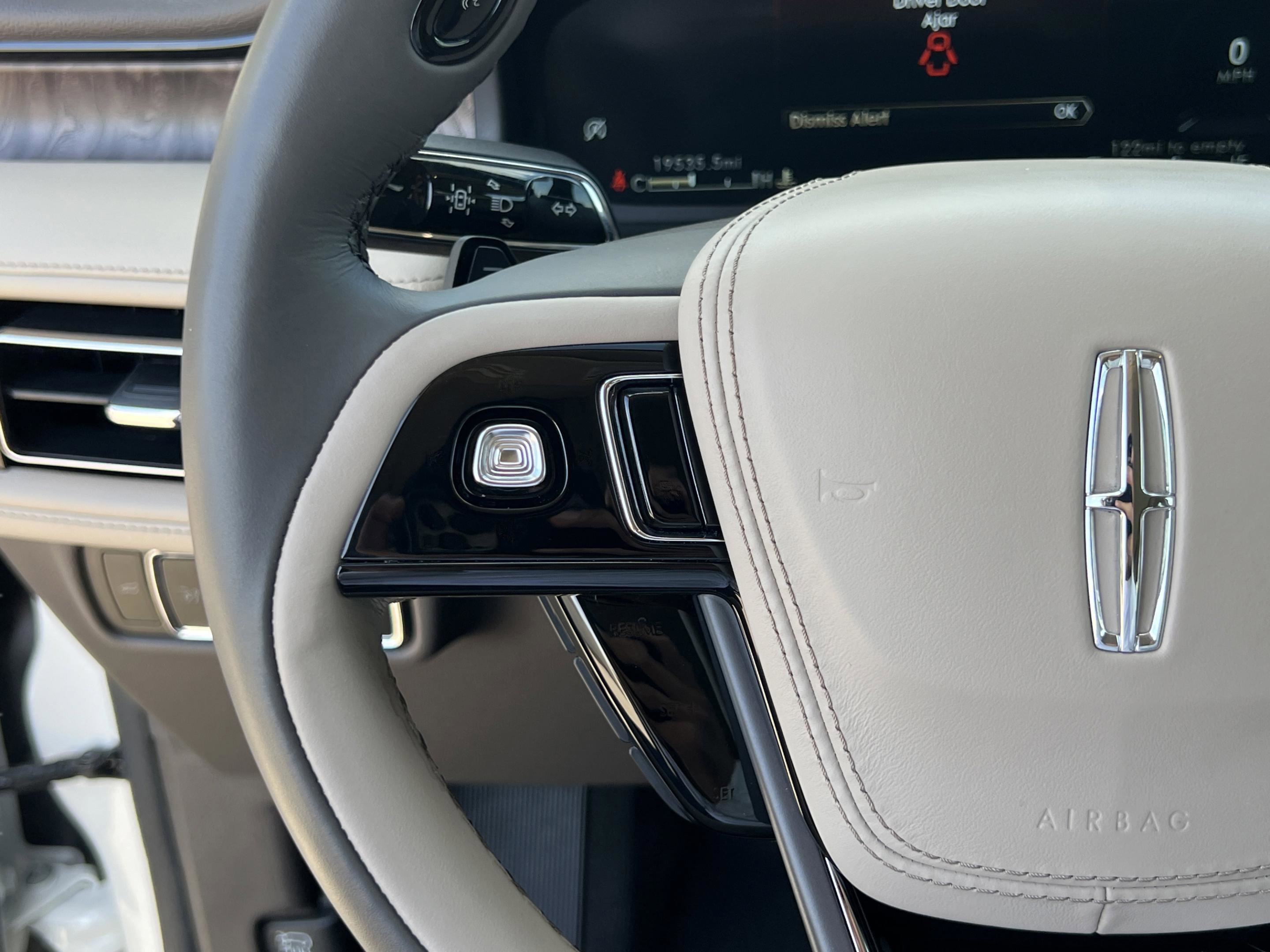 Used 2023 Lincoln Aviator Reserve w/ Equipment Group 201A image 11