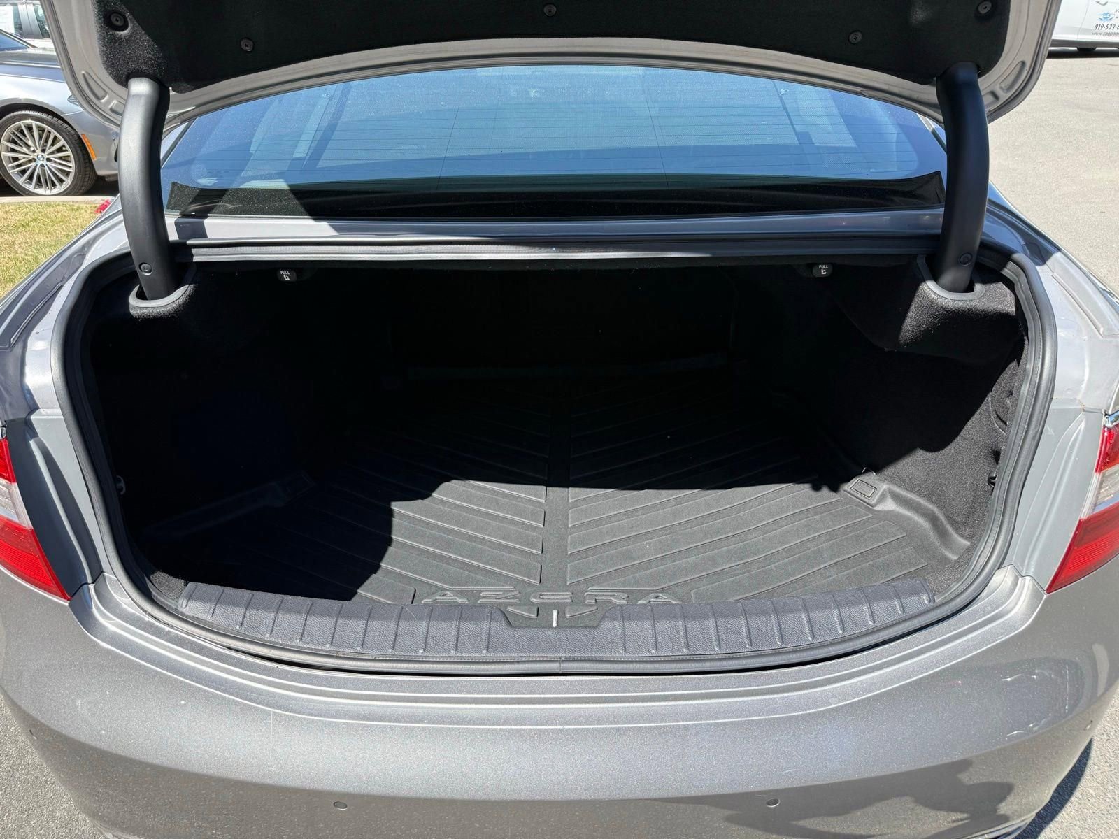 Used 2014 Hyundai Azera Limited w/ Option Group 02 FWD image 13