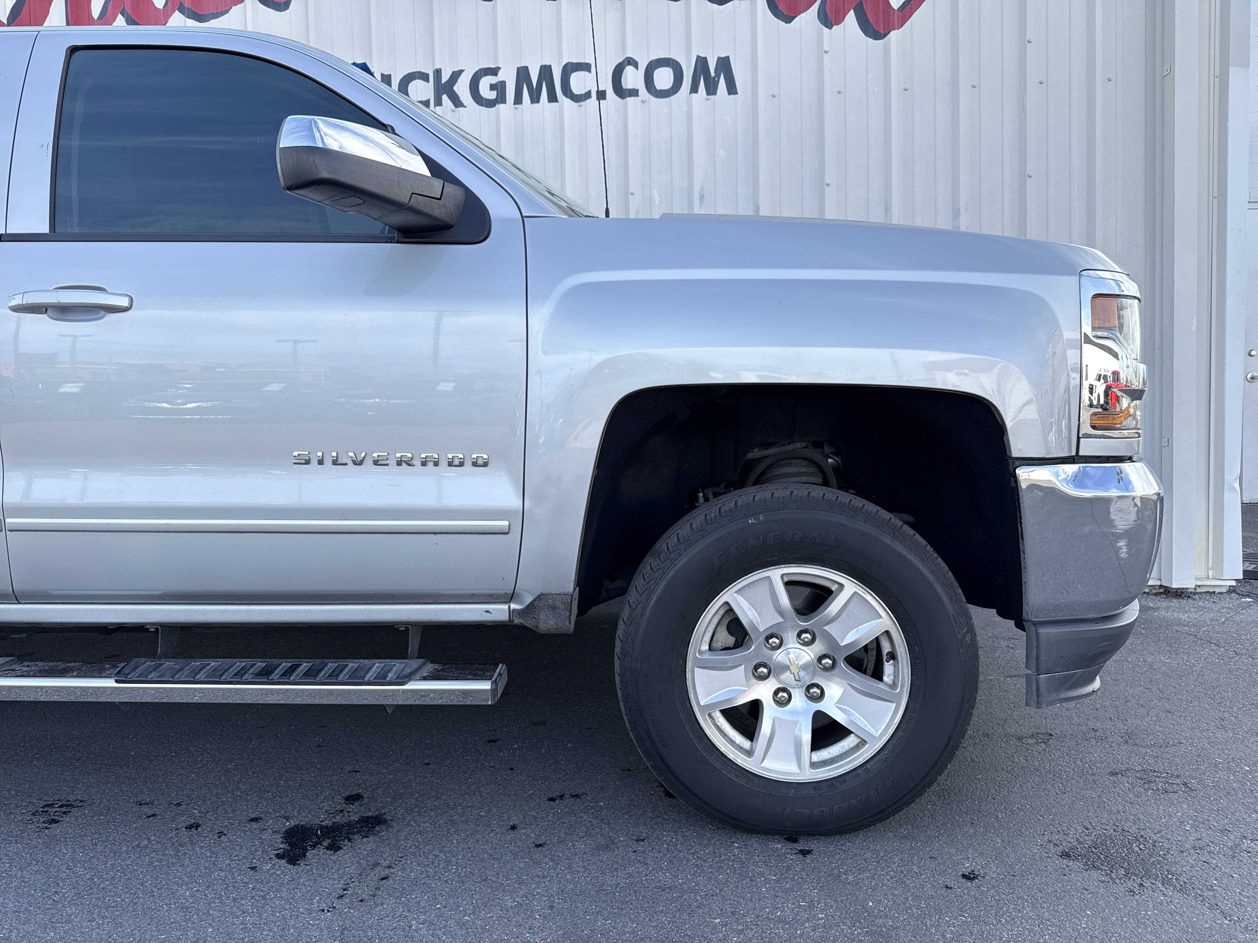 Used 2018 Chevrolet Silverado 1500 LT w/ All Star Edition image 21